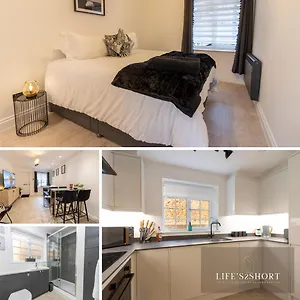 Spacious Centre Near Cathedral Apartment